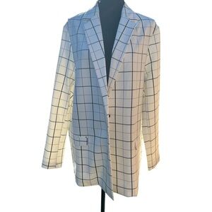White gray stripped women’s blazer size 10. Office and Business. Black buttons
